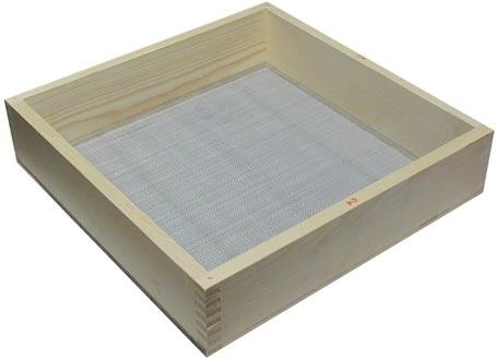 Mūrininkų sietas su 3 mm akučių tinkleliu, 52 × 45 cm, medinis rėmas