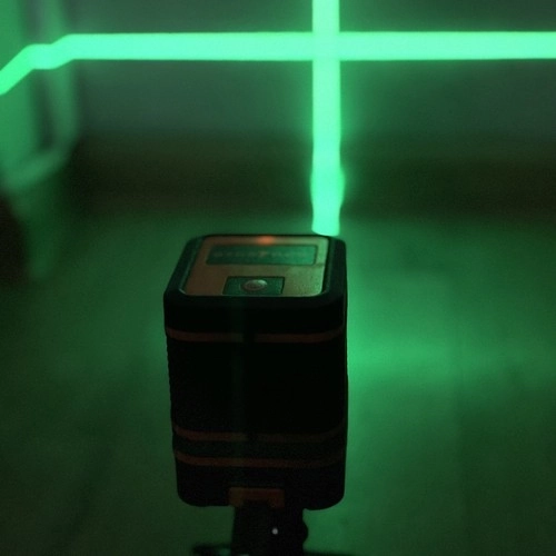 Žalias kryžminis lazeris su dideliu matomumu