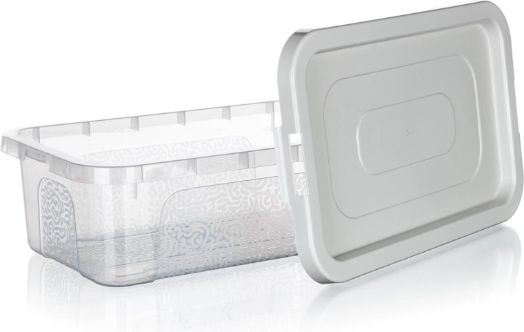 Sturdy lid with clips to prevent dust and spills