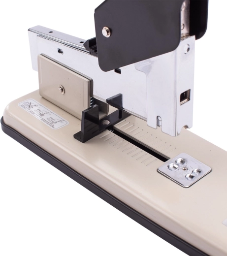 Precise stapling thanks to the paper guide
