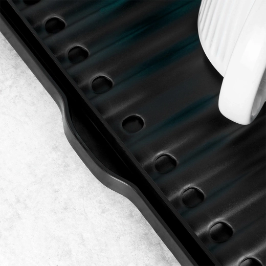 Efficient water drainage and airflow