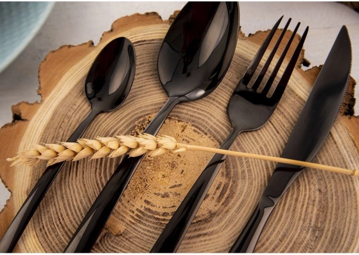 Modernus juodas dizainas kiekvienam stalui