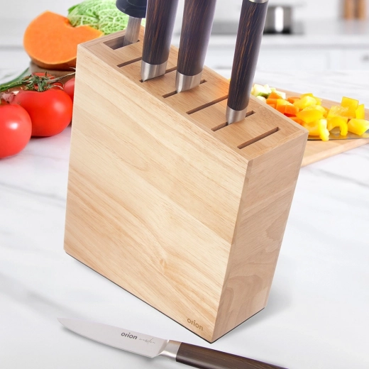Organized storage for up to 6 knives + space for accessories