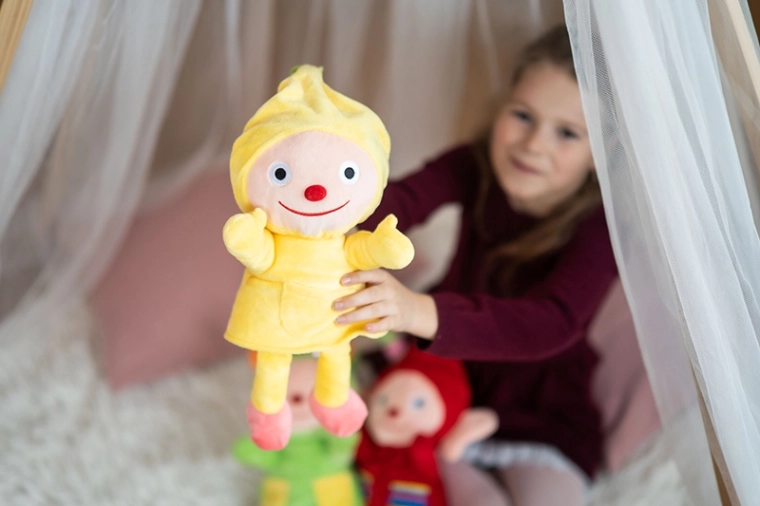 Pliušinis Františekas iš „KOUZELNÉ ŠKOLKY“ 30 cm