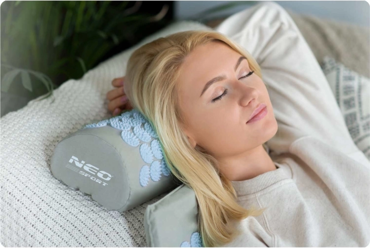 Shaped pillow and practical bag for easy use