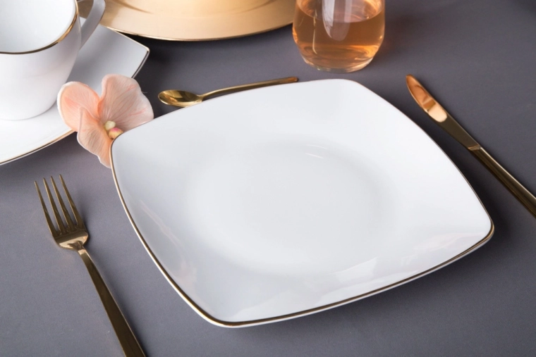 Modern square shape and versatile size
