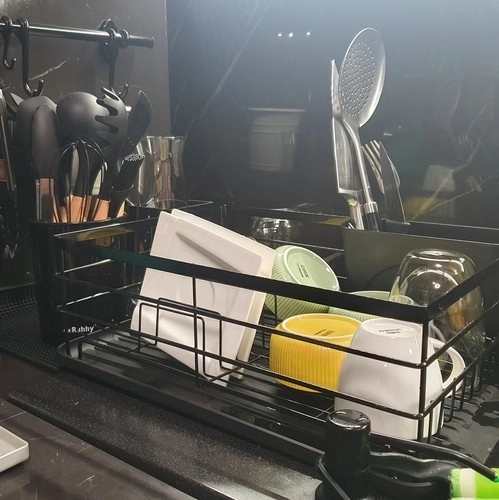 Loft stiliaus juodas dizainas moderniai virtuvei