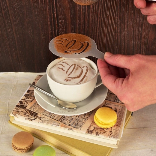 Efektingas latte art per kelias sekundes