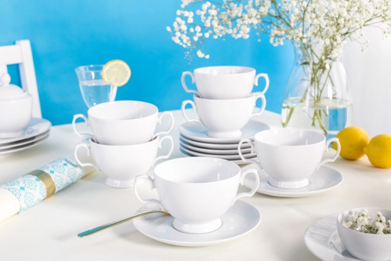 Comfortable cups with saucer