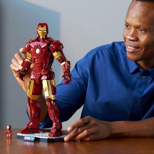 Pridedama „Iron Man“ minifigūrėlė