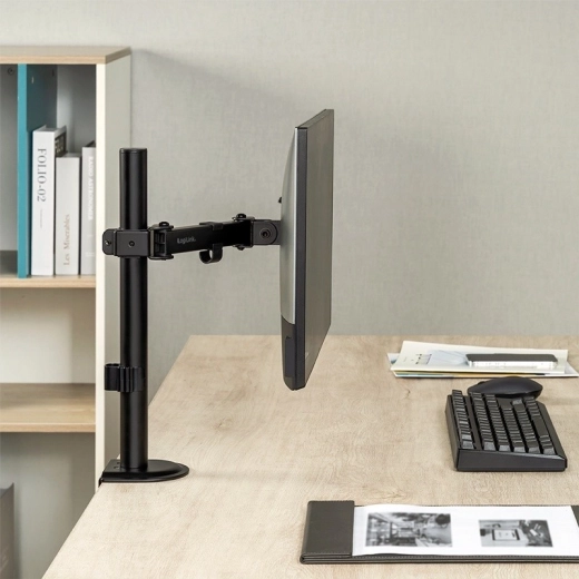 Stable metal construction and cable management