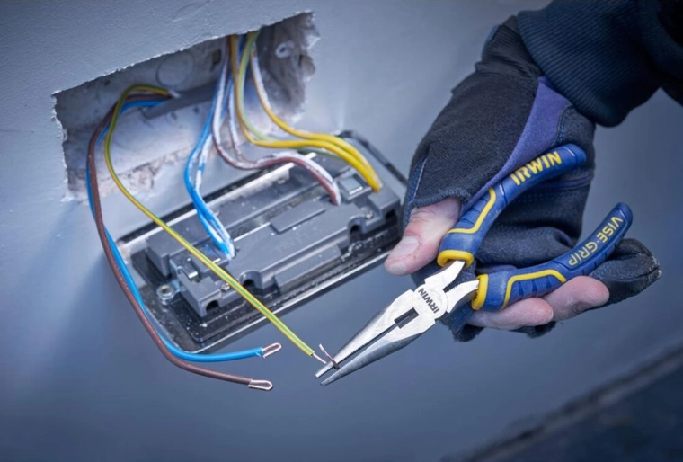 Slim profile for work in narrow spaces