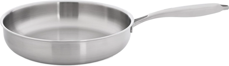 Large surface for comfortable frying