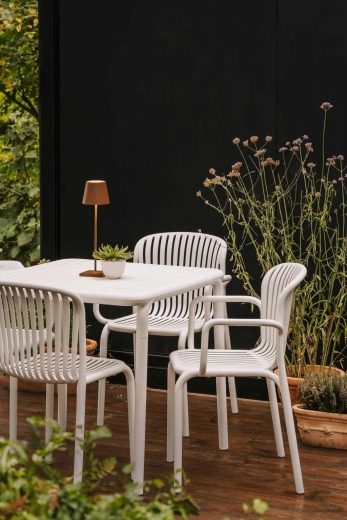 Space-saving stackable design