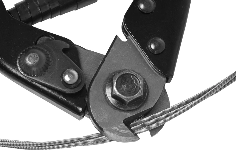 Clean cutting of steel wires and cables