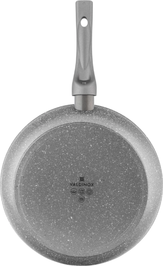 Reinforced base for fast and even heating