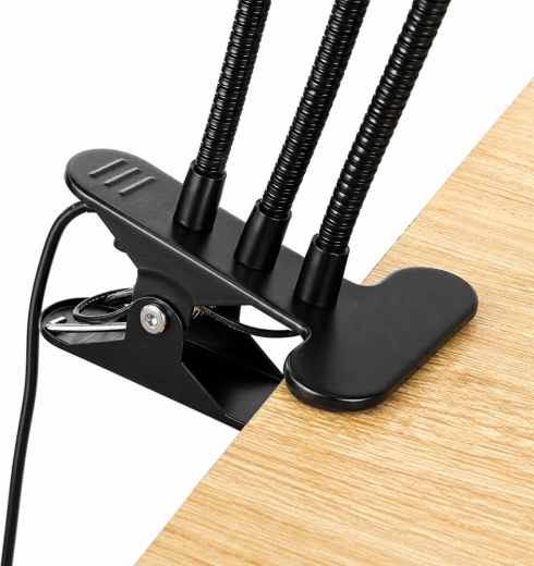 Practical clip for stable mounting