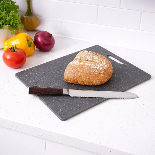 Large work surface for comfortable preparation