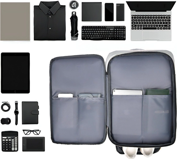 Thoughtful organization and space for a 17" laptop