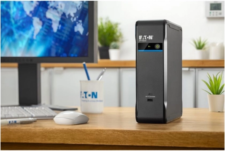 Compact and quiet UPS for home and office