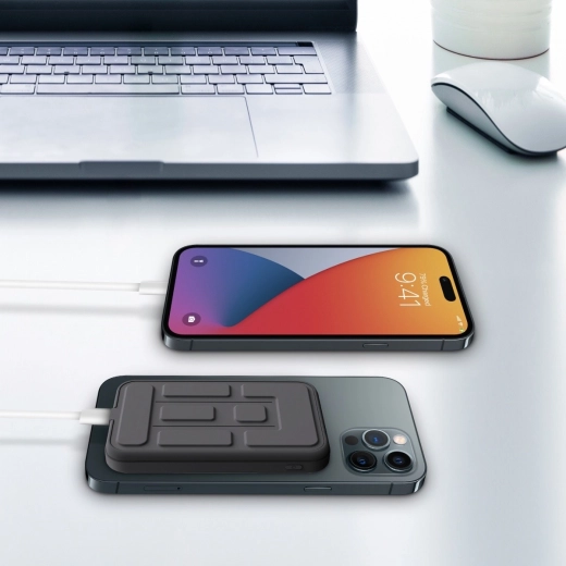 15 W wireless charging and USB‑C Power Delivery 20 W