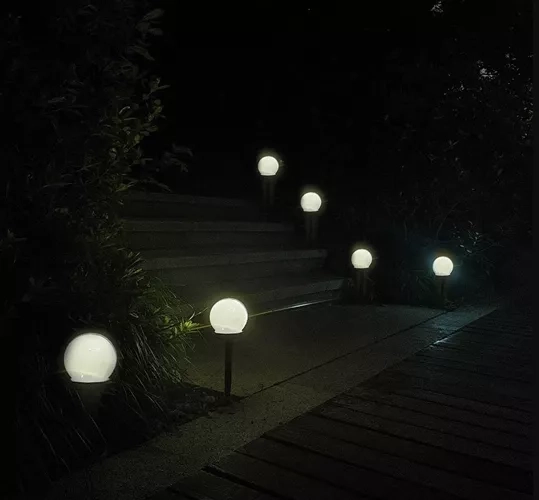 LED su sutemų jutikliu