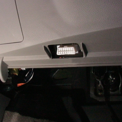 Plug & play į OBD2 lizdą