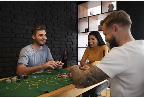Žalias audinys kaip pokerio stalas bet kur