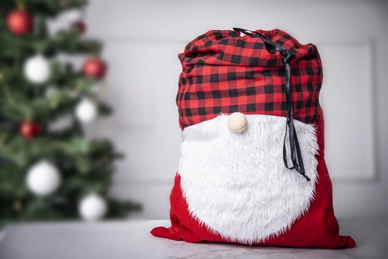 Extra large space for gifts