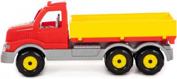 Stable construction with three axles