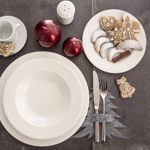Festive decoration and a tidy table in one