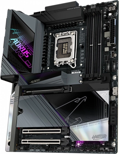 Žaibiška saugykla: 5× M.2, įskaitant 2× PCIe 5.0 x4