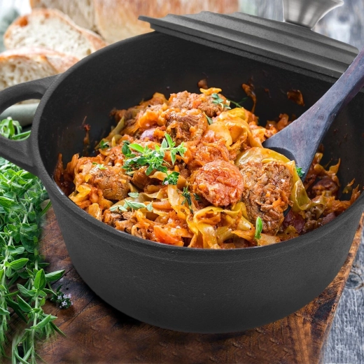 Ideal 2.7 L capacity for everyday cooking