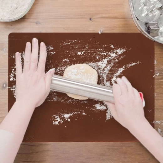Non-stick surface for clean rolling