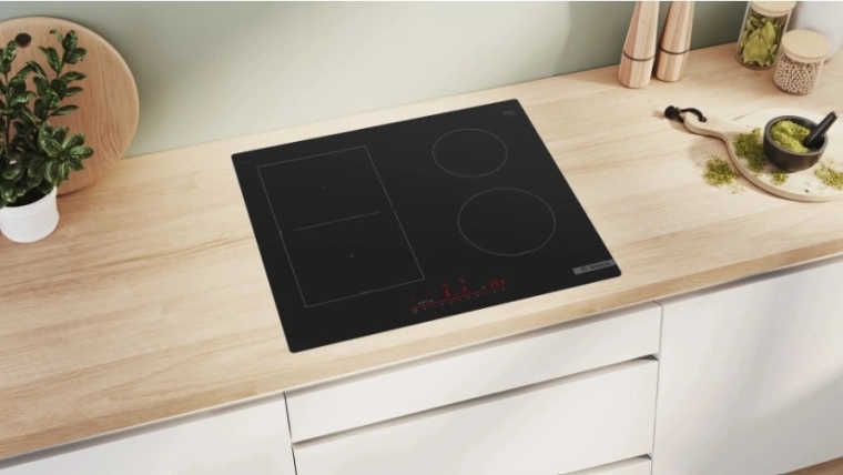 Smart connectivity with Home Connect and automatic hood control