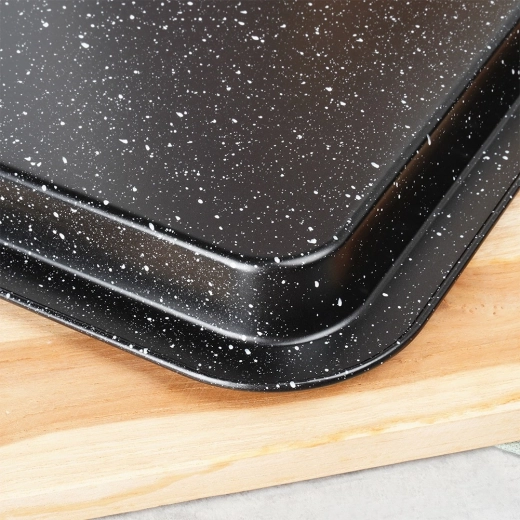 Nelipnus granito paviršius švariam kepimui