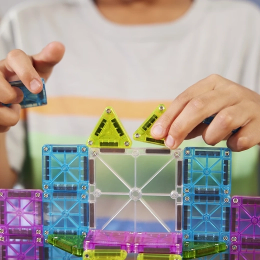 Safe and compatible with the entire MAGNA-TILES world