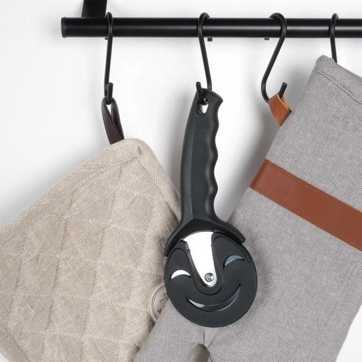 Ergonomic handle and easy hanging