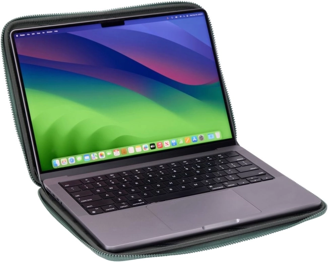 Clamshell opening for working from the case