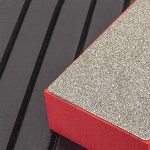 Durable diamond surface with long service life