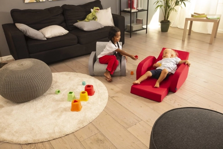 3 viename: krėsliukas, gultukas ir sofa