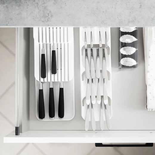 Space-saving design for narrow drawers