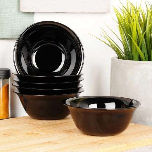 Elegantiškas juodas dizainas moderniam stalui