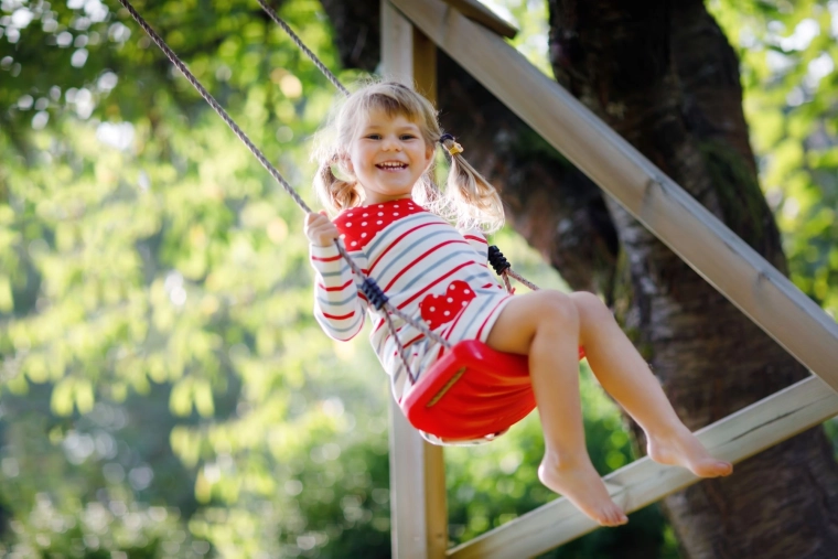 Easy installation and use outdoors and indoors