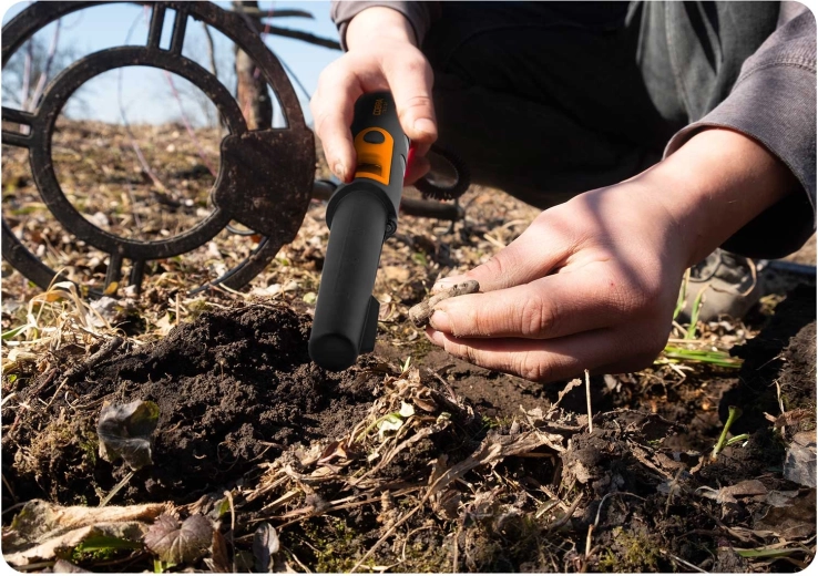 IPX8 waterproofing for searching in water and mud