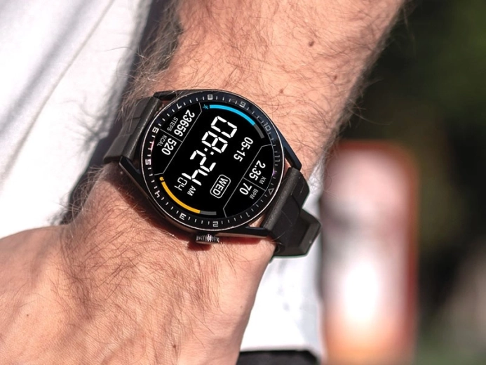 1.46" fully touch display with excellent readability