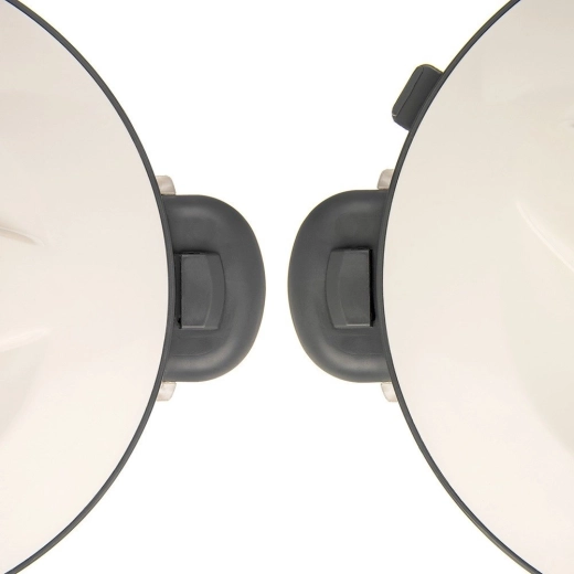 Comfortable lid and secure handles