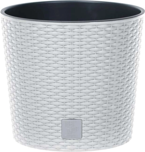 Elegant rattan look for indoors and outdoors