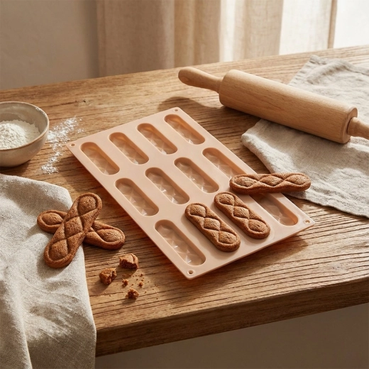 Versatile use in oven, microwave, and freezer