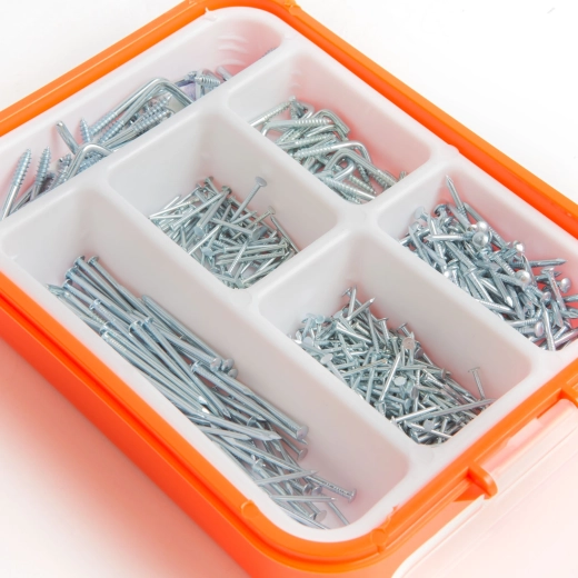Set of nails and L-hooks, 475 pieces
